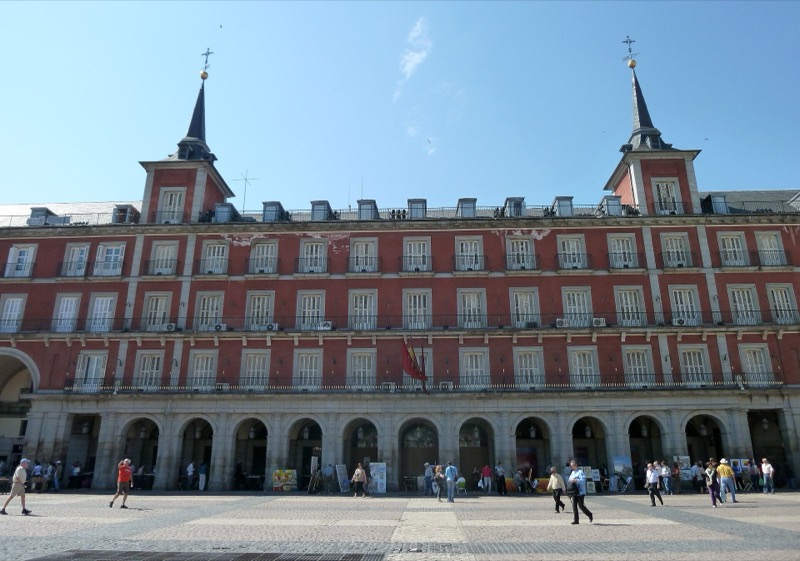 Fachada da Casa de la Carnicería, na Plaza Mayor de Madri